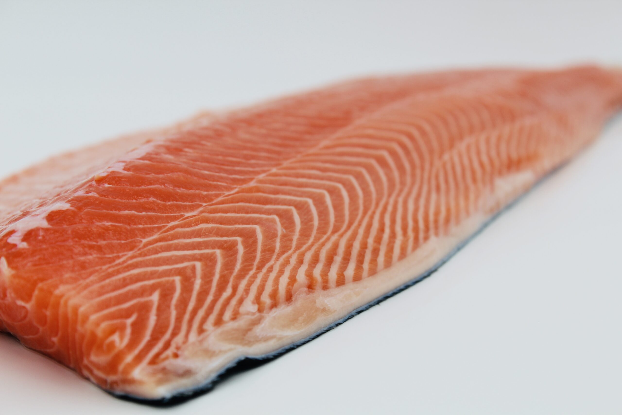 filet de saumon - 1.8 kg - 2.2 kg Avec la peau prix au kg